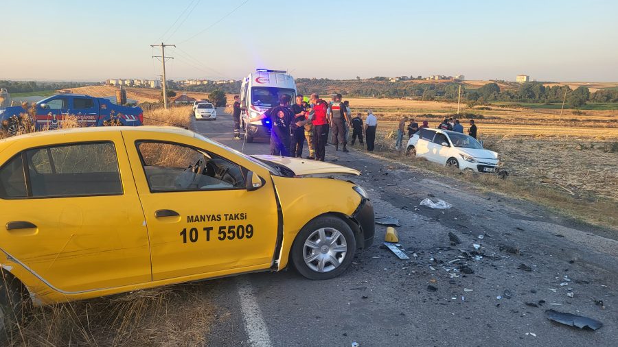 Manyas Kapaklı Mevkii’nde Trafik Kazası: 6 Yaralı