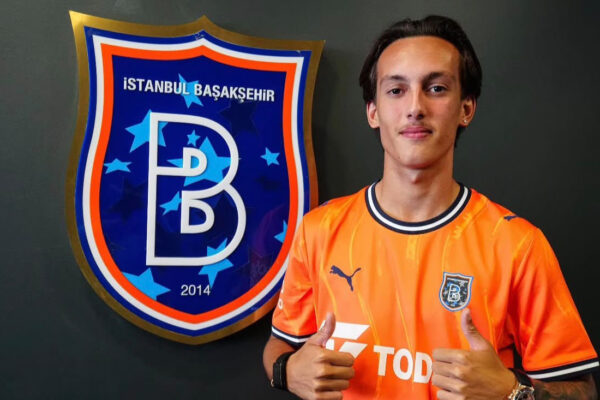 Bandırma’nın gururu Baray, Başakşehir ile profesyonel sözleşme imzaladı