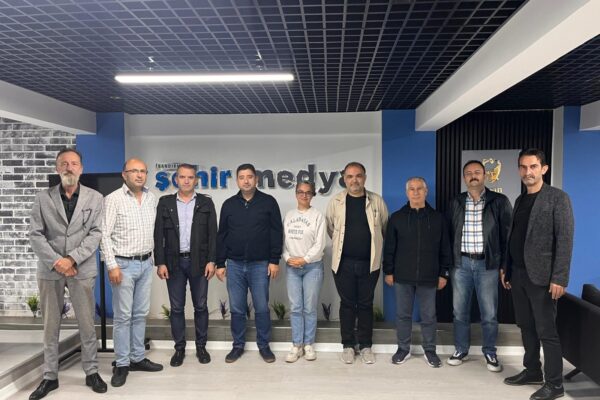 Mhp Ve Bandırma Kent Konseyinden Gazetemize Kutlama Ziyareti