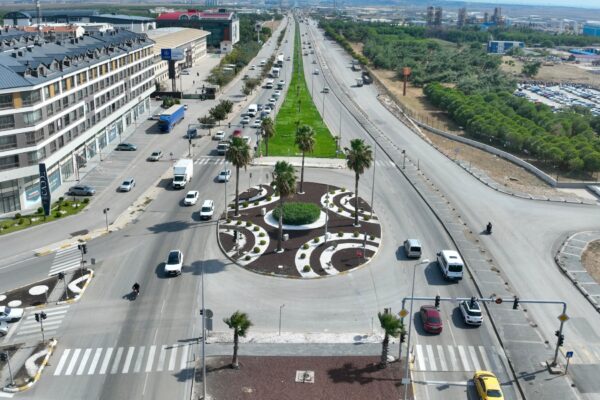 Büyükşehir Belediyesi, Bandırma’nın kent girişini baştan aşağı yeniledi