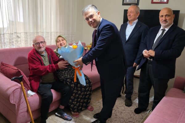 Kaymakam Öztürk’ten Yaşlılar Haftası’nda Anlamlı Ziyaret